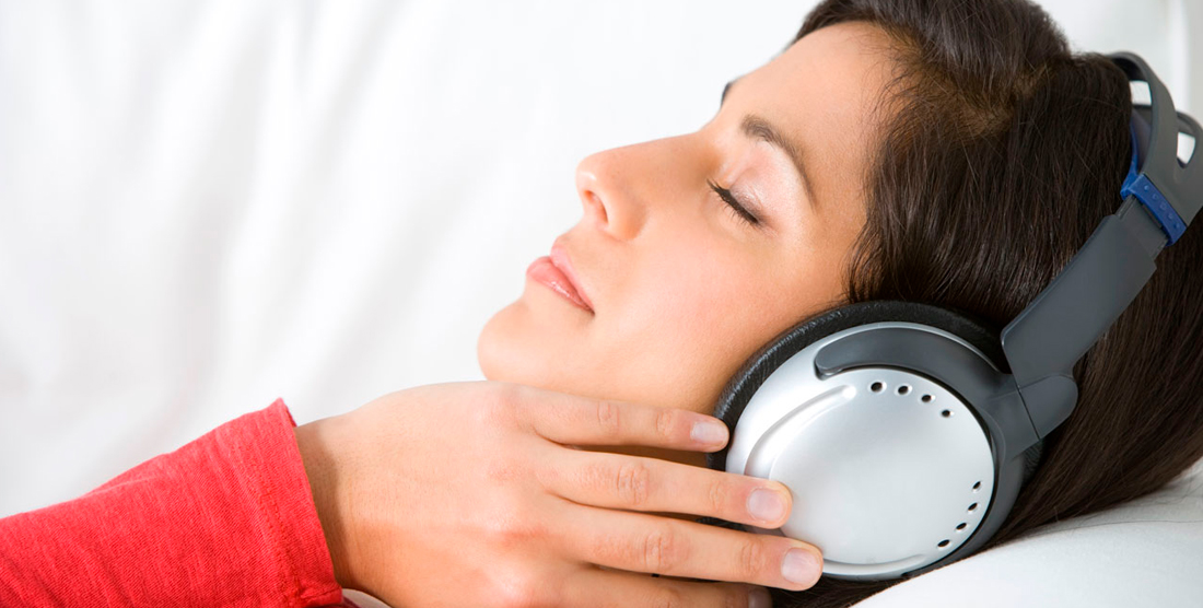 Escucha música meditativa antes de dormir