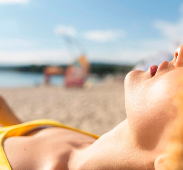 Sol, pero sin picor: Cómo prevenir las alergias solares y disfrutar del verano sin molestias